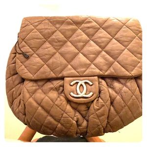 Chanel chain around messenger medium